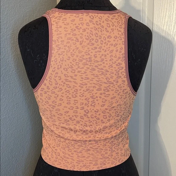 Athleta Aurora Crop Rib Tank Camisole Leopard Print V-Neck Tank Top Size Medium - Picture 5 of 8